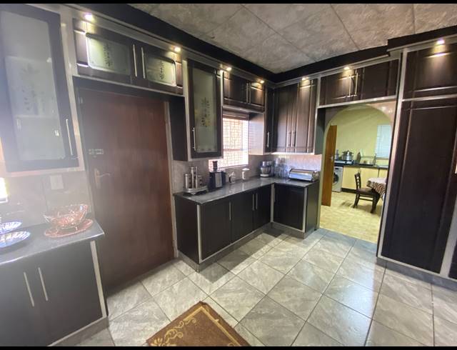 3 BEDROOM FREEHOLD FOR SALE IN DALPARK EXT 11